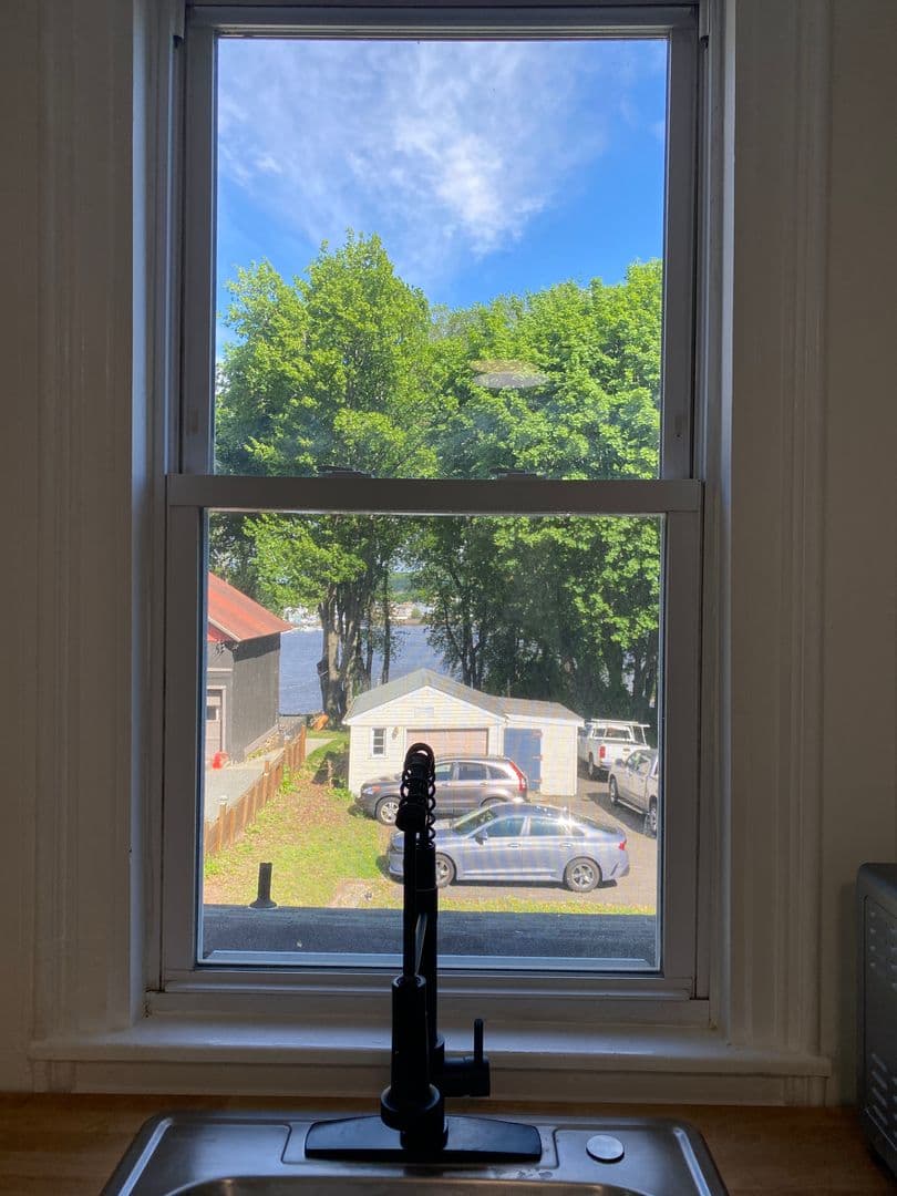 New Haven Apartment: 882 Quinnipiac Ave