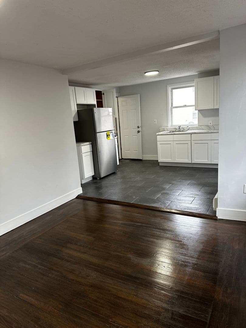 New Haven Apartment: 57 Thompson Street