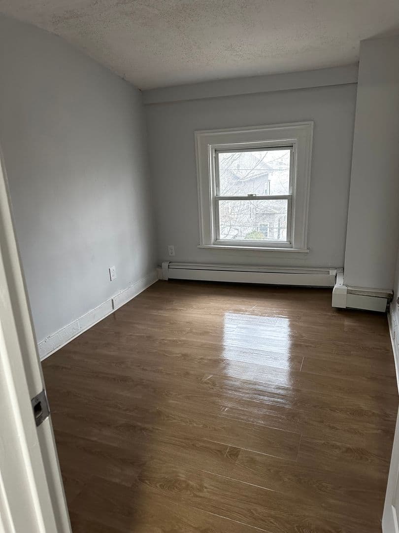 New Haven Apartment: 57 Thompson Street