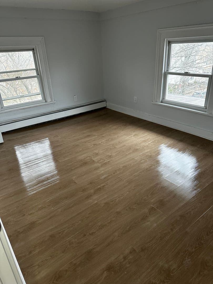 New Haven Apartment: 57 Thompson Street