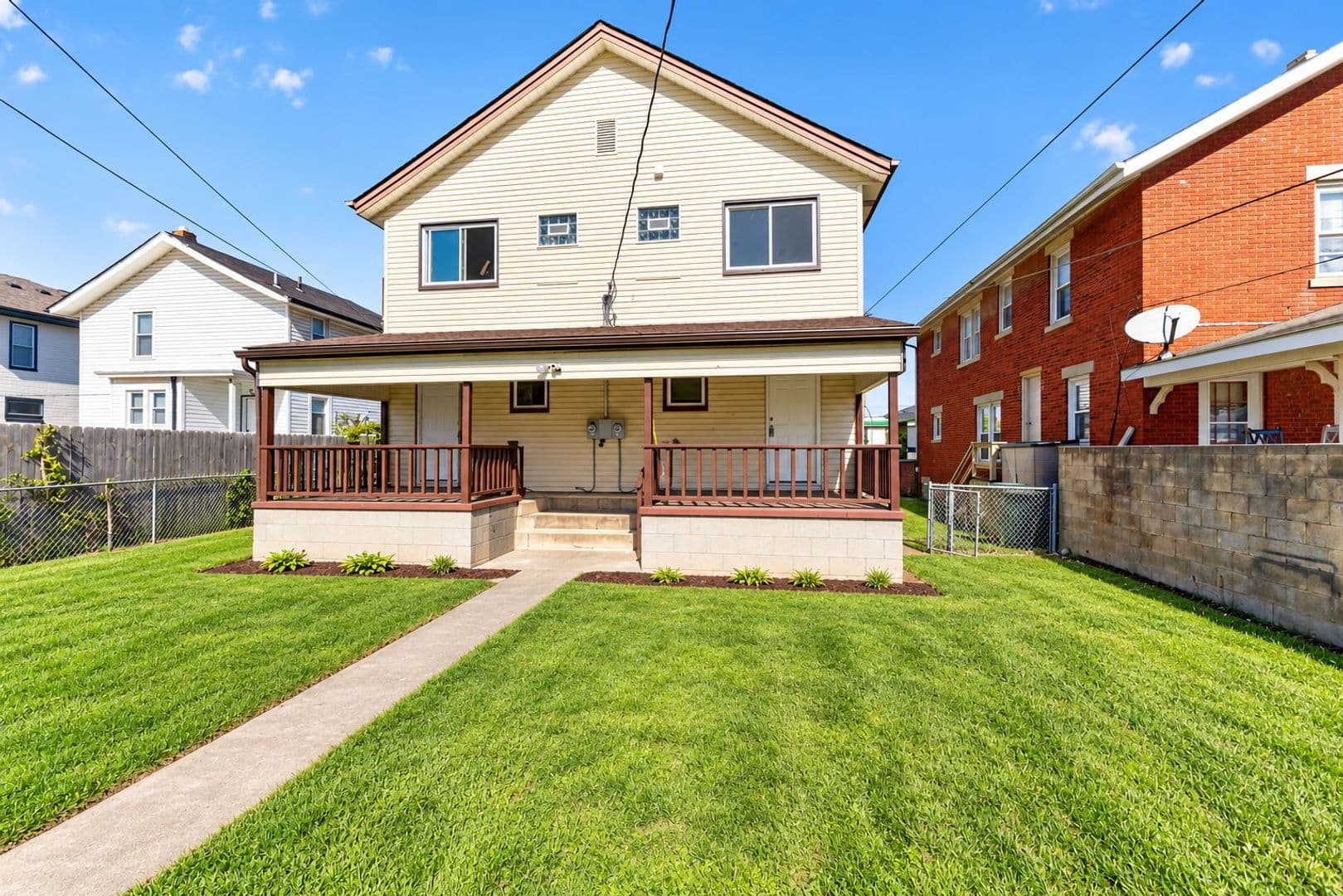 Columbus Apartment: 2823-2825 Sullivant Ave