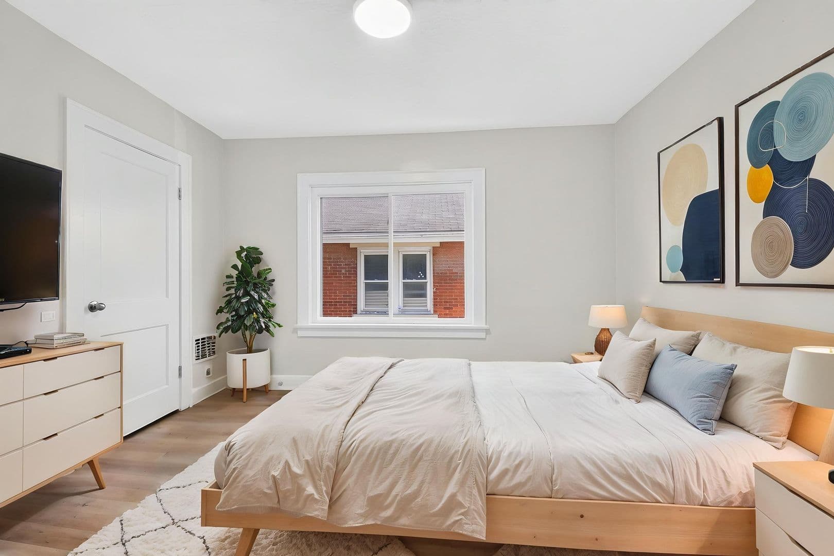 Columbus Apartment: 2823-2825 Sullivant Ave