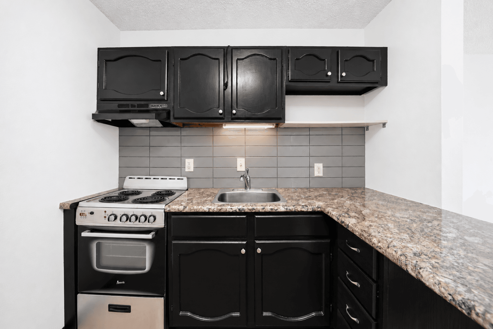 Waterloo Apartment: 1106-1110 Kent Circle