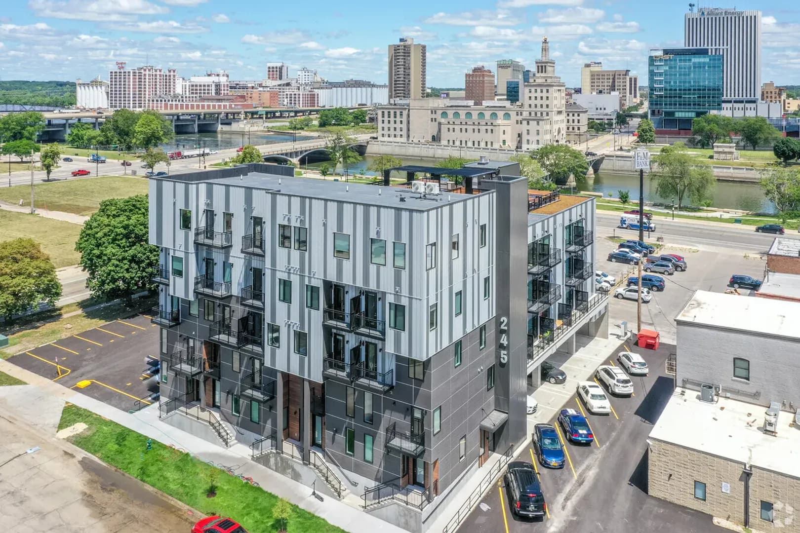 Cedar Rapids Apartment: 245 2nd Street SW