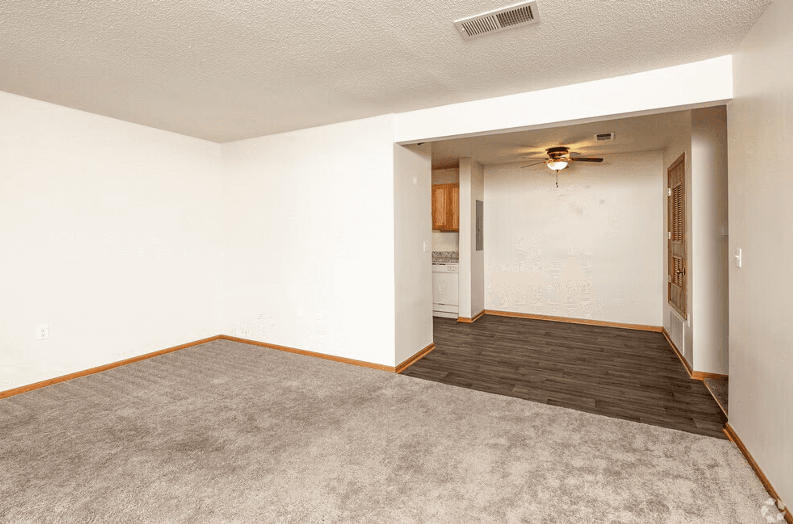 Waterloo Apartment: 3855 Pineview Place