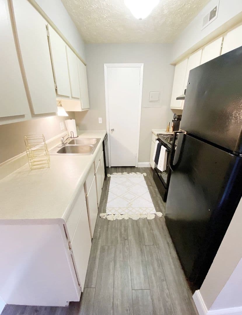 Omaha Apartment: 10505 Evans Plaza