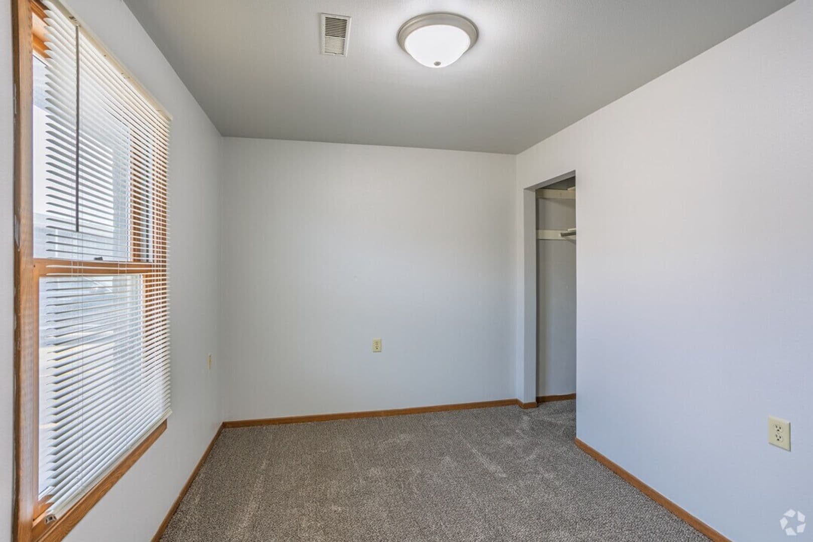 Cedar Falls Apartment: 2112 Merner Ave