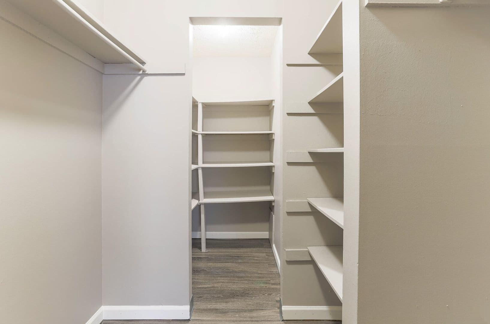 Omaha Apartment: 10505 Evans Plaza