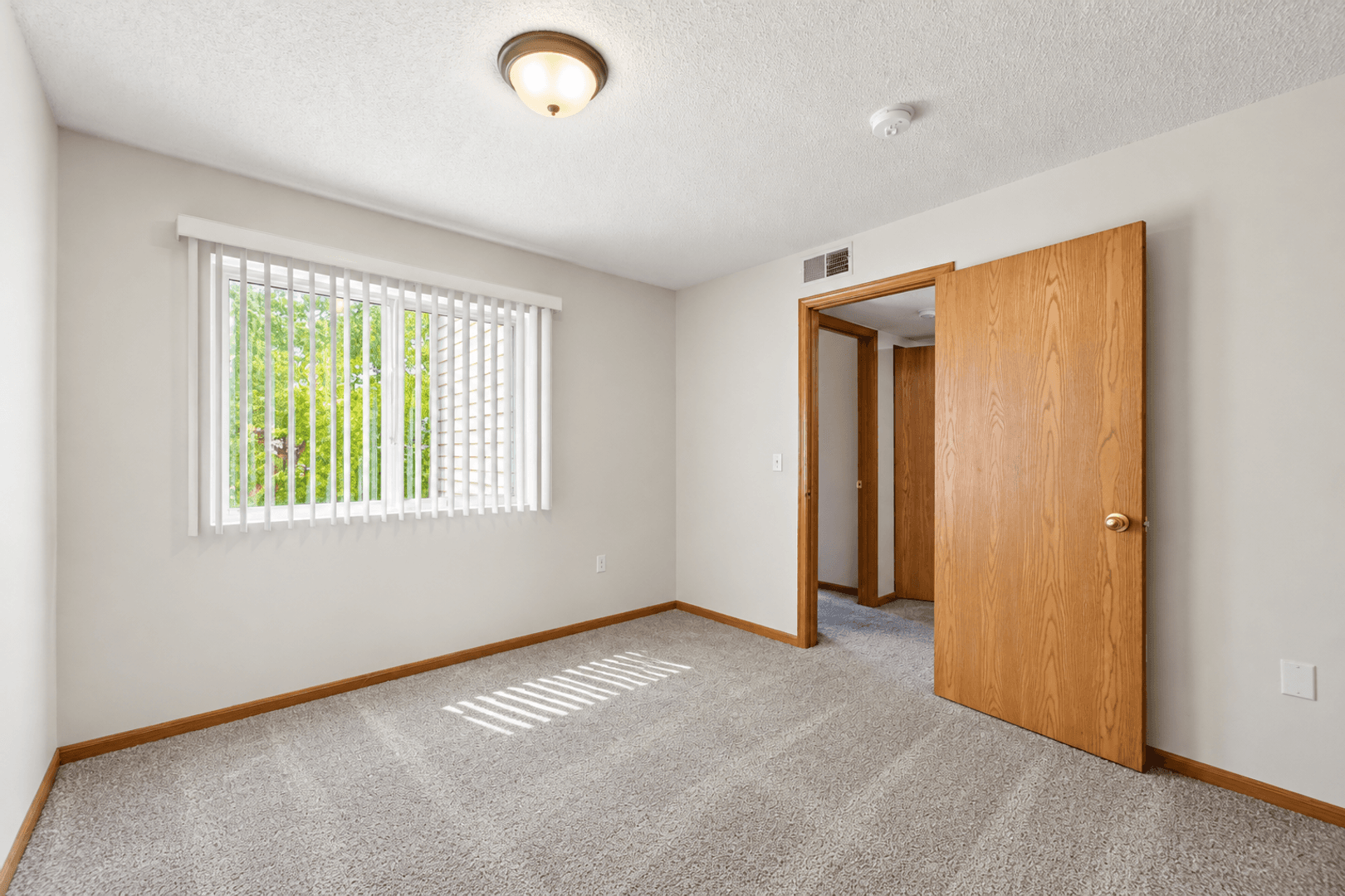 Waterloo Apartment: 3855 Pineview Place