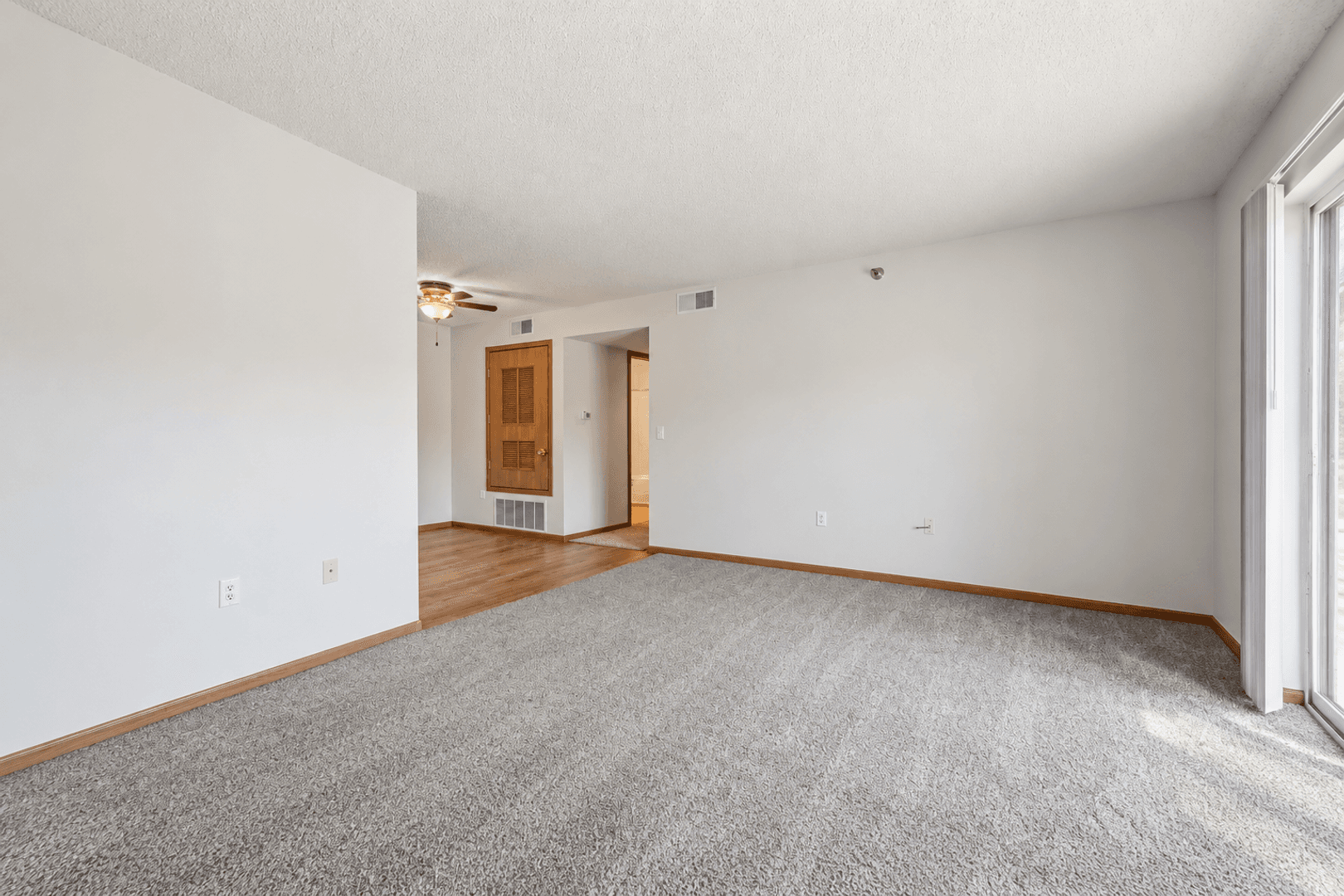 Waterloo Apartment: 3855 Pineview Place