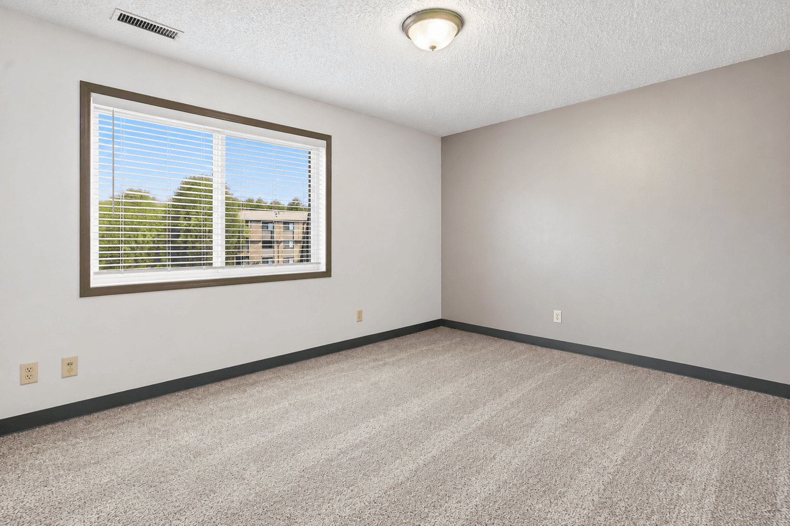 Cedar Falls Apartment: 2206 Thunder Ridge Blvd