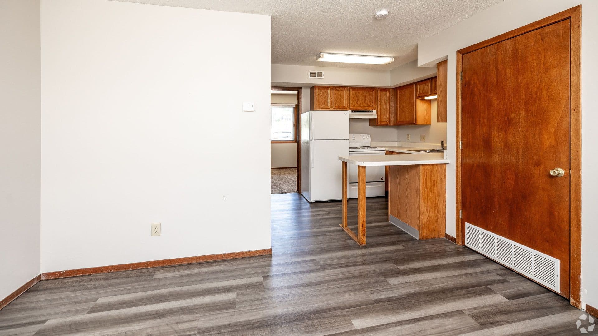 Cedar Falls Apartment: 2112 Merner Ave