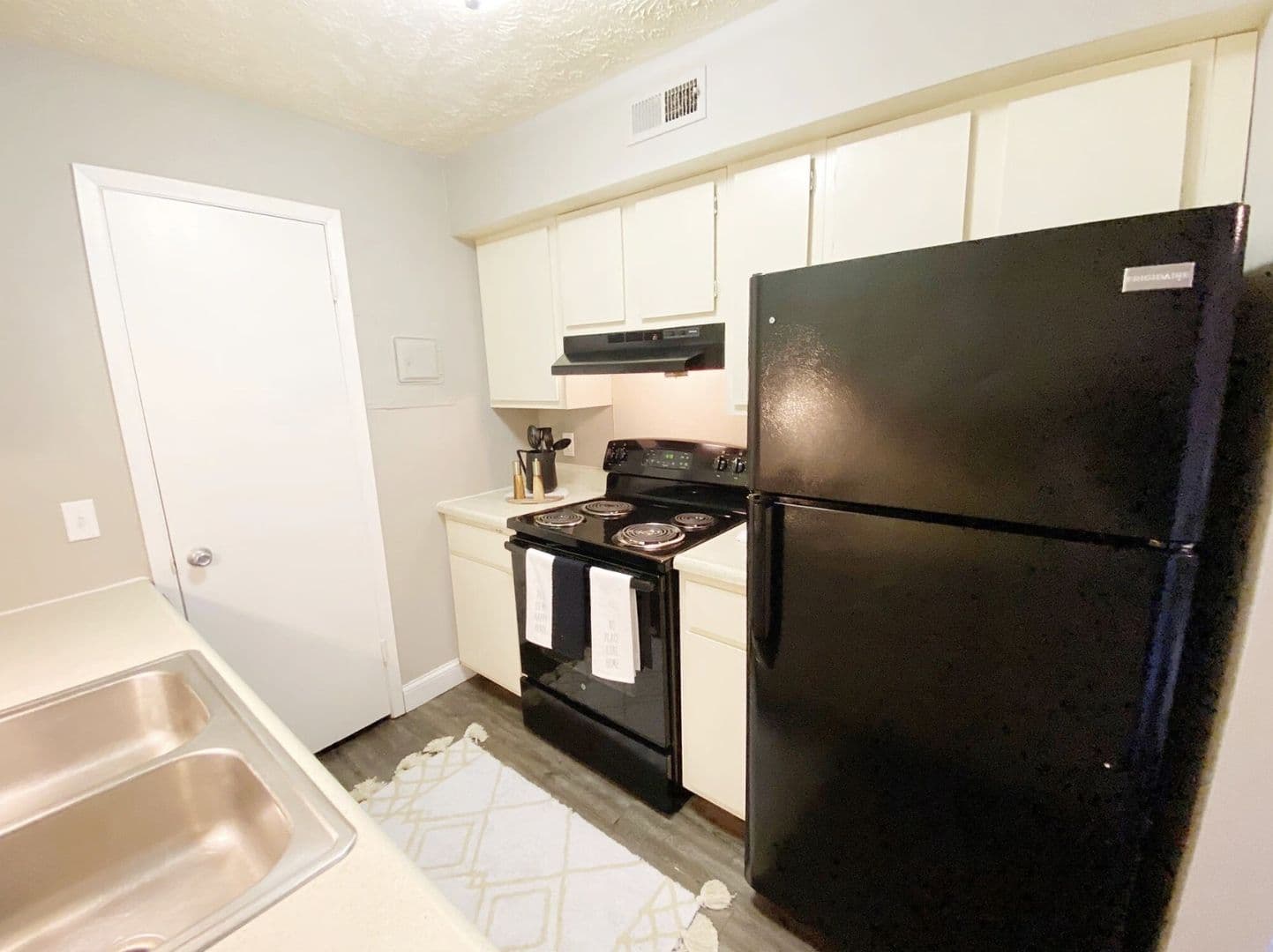 Omaha Apartment: 10505 Evans Plaza