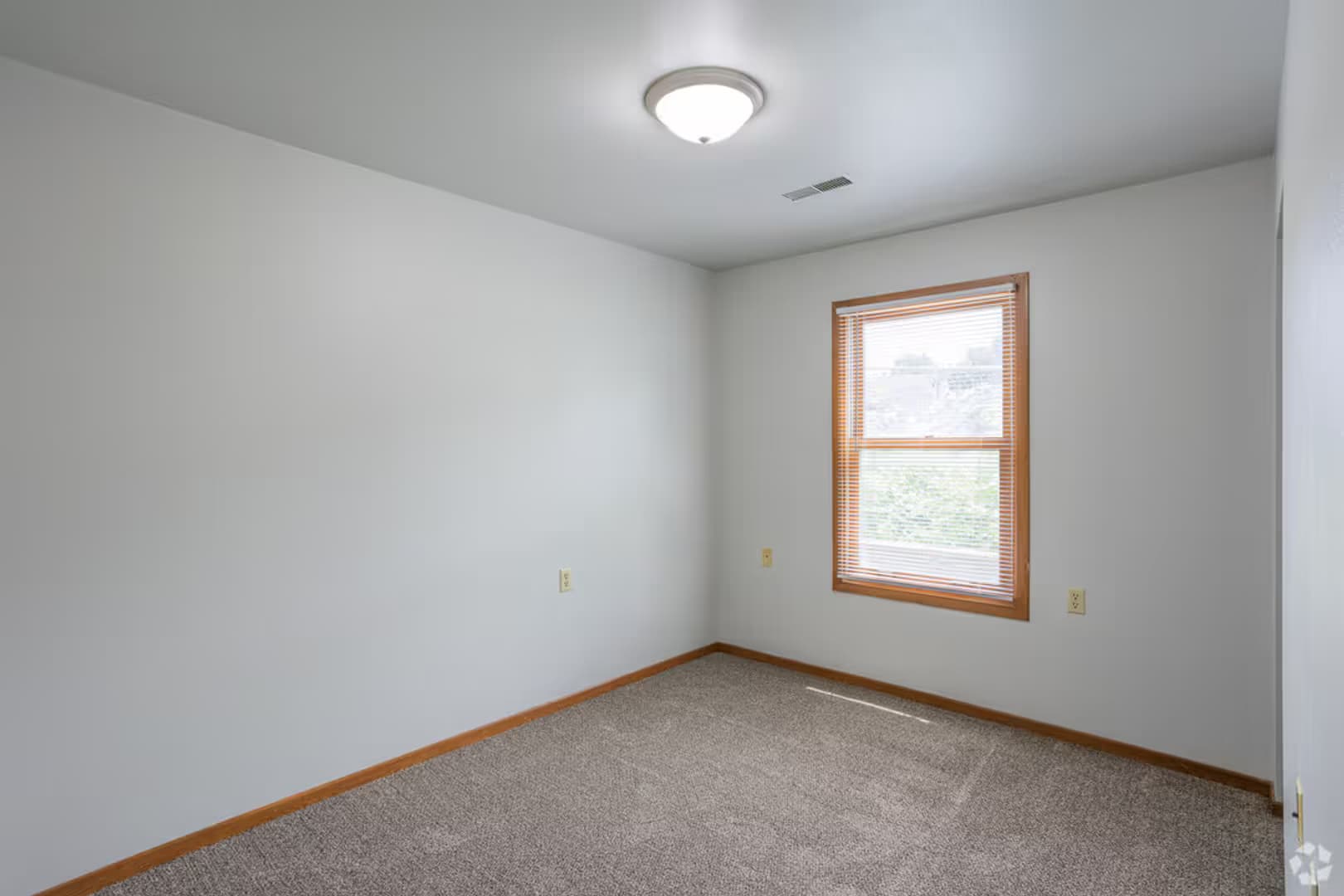 Cedar Falls Apartment: 2112 Merner Ave