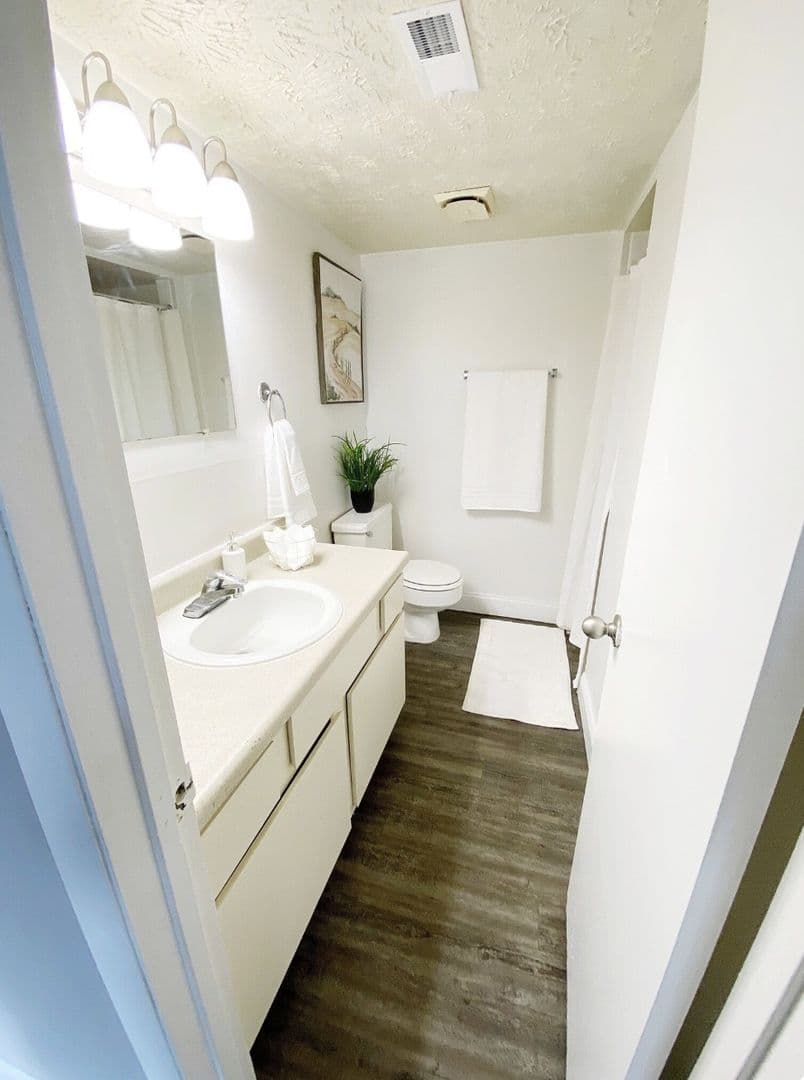 Omaha Apartment: 10505 Evans Plaza