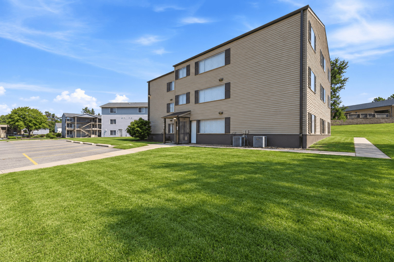 Waterloo Apartment: 1106-1110 Kent Circle