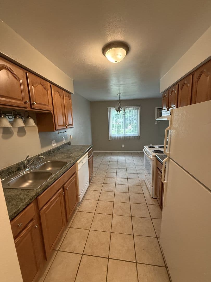 Waterloo Apartment: 3419-3421 Kingswood Pl