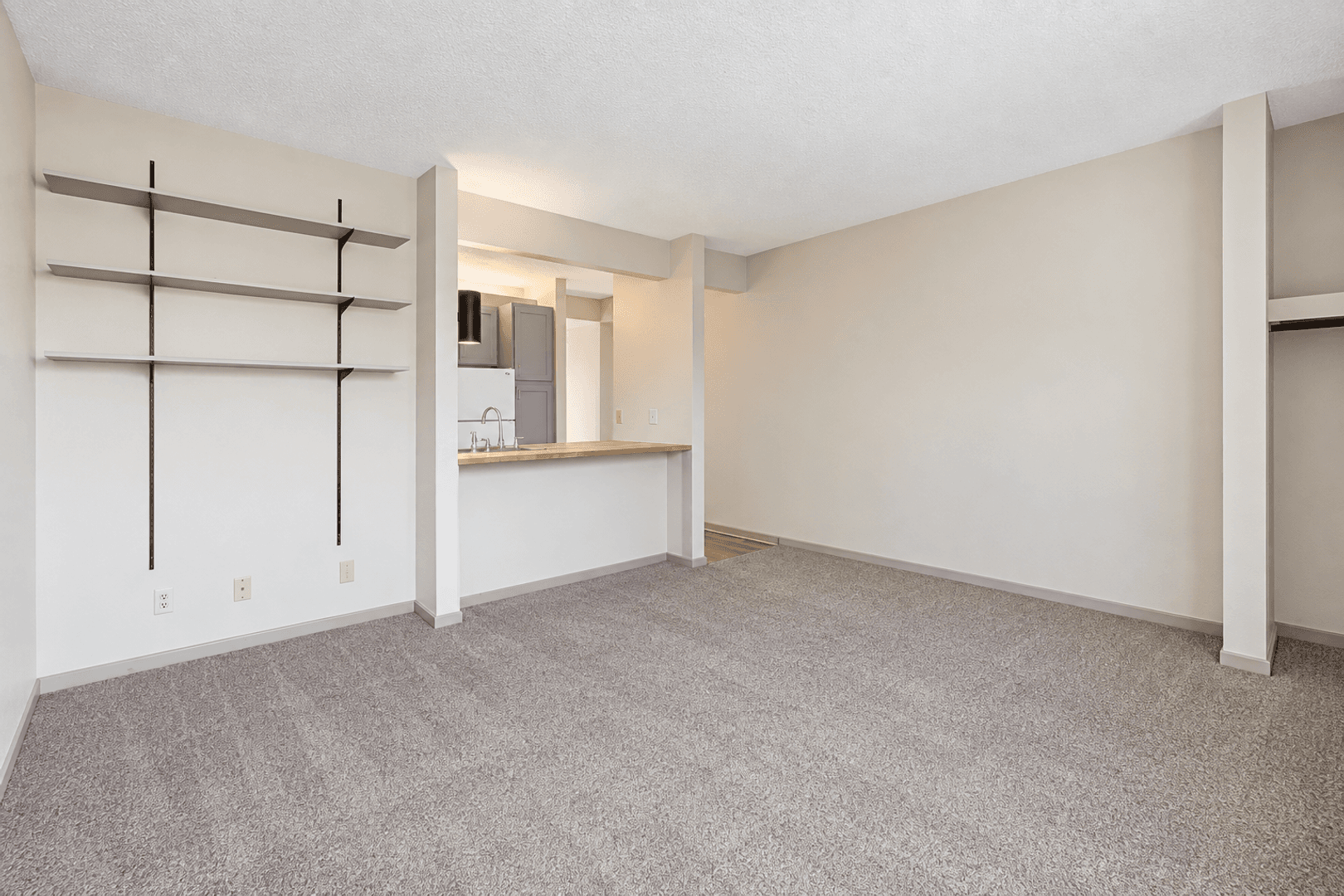 Waterloo Apartment: 1040-1138 Patrick Court