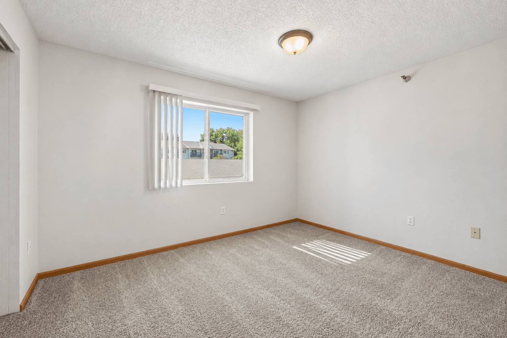 Waterloo Apartment: 3855 Pineview Place