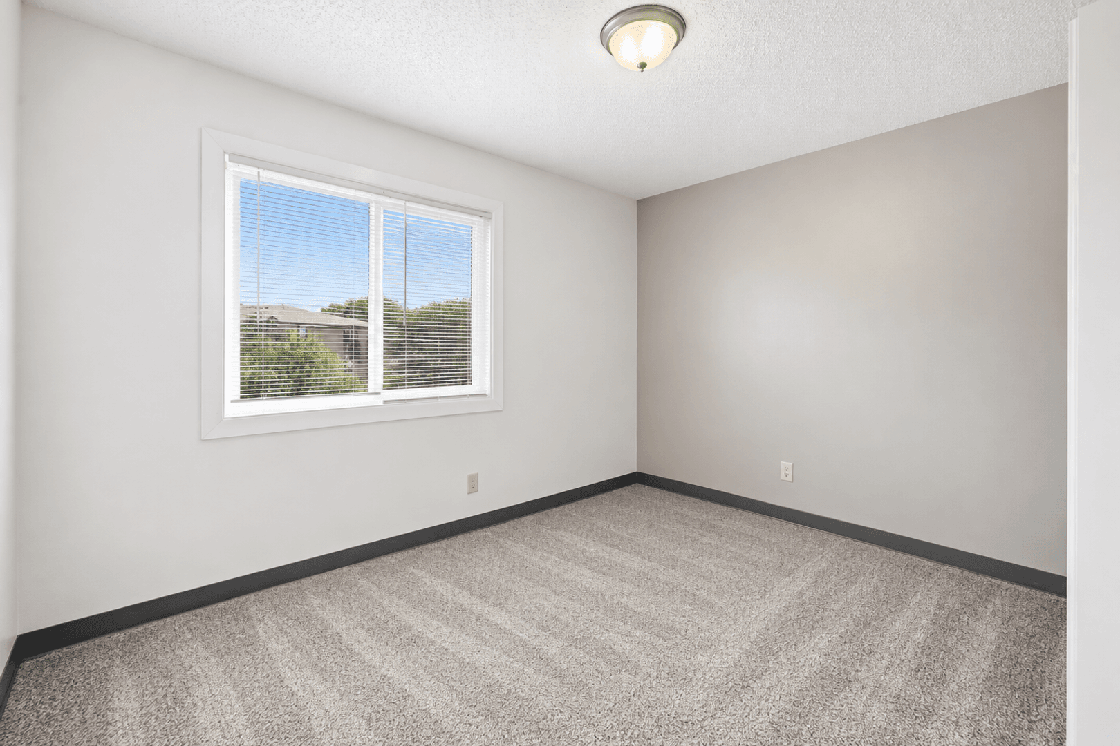 Cedar Falls Apartment: 2206 Thunder Ridge Blvd