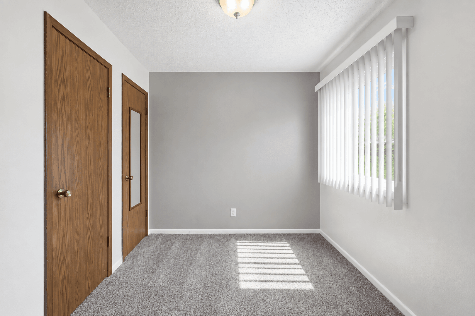 Waterloo Apartment: 3805-3807 West 4th Street