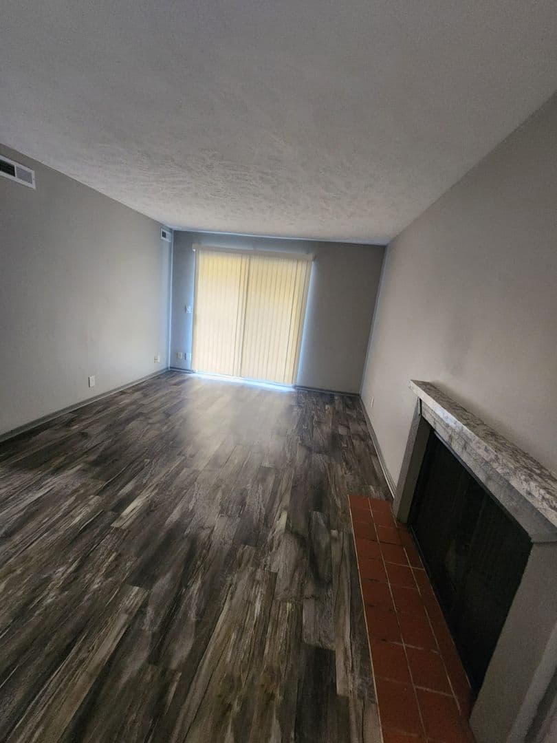 Omaha Apartment: 3816 109th Plaza