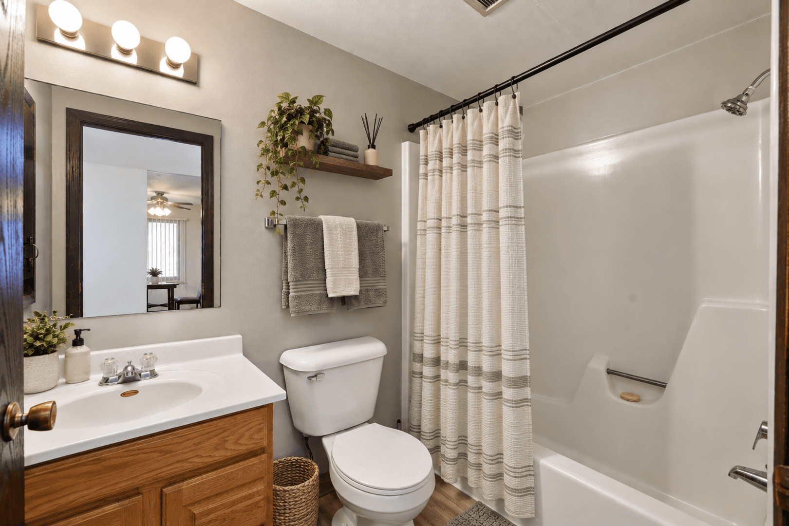 Waterloo Apartment: 3419-3421 Kingswood Pl