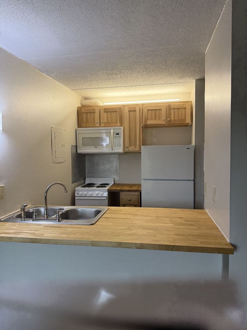 Waterloo Apartment: 1040-1138 Patrick Court