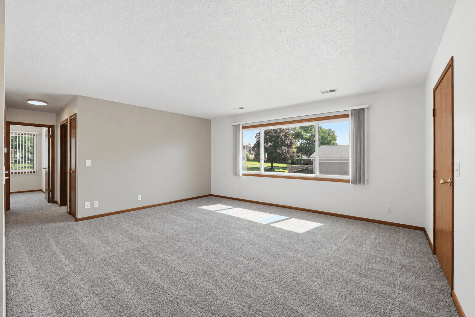 Waterloo Apartment: 425 Colby Rd