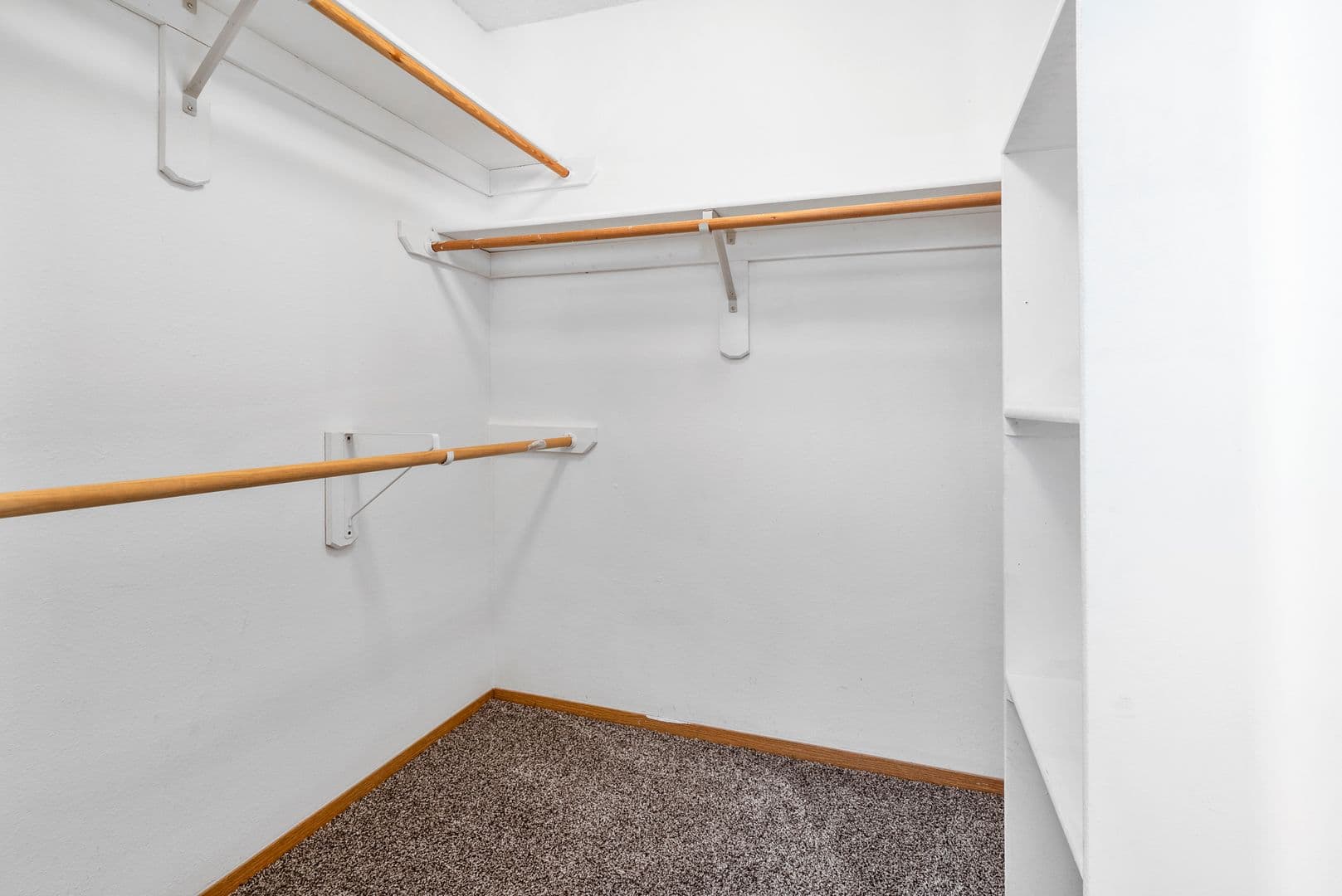 Waverly Apartment: 701 16th Street SW