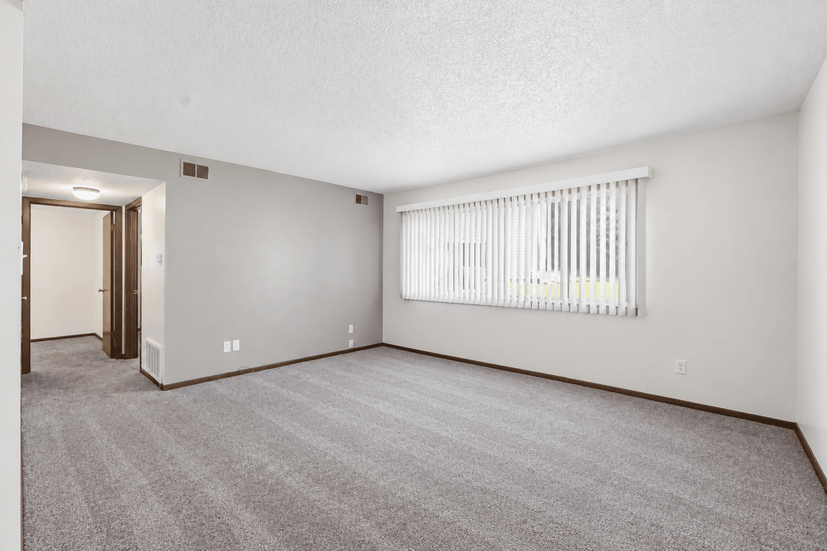 Waterloo Apartment: 1106-1110 Kent Circle