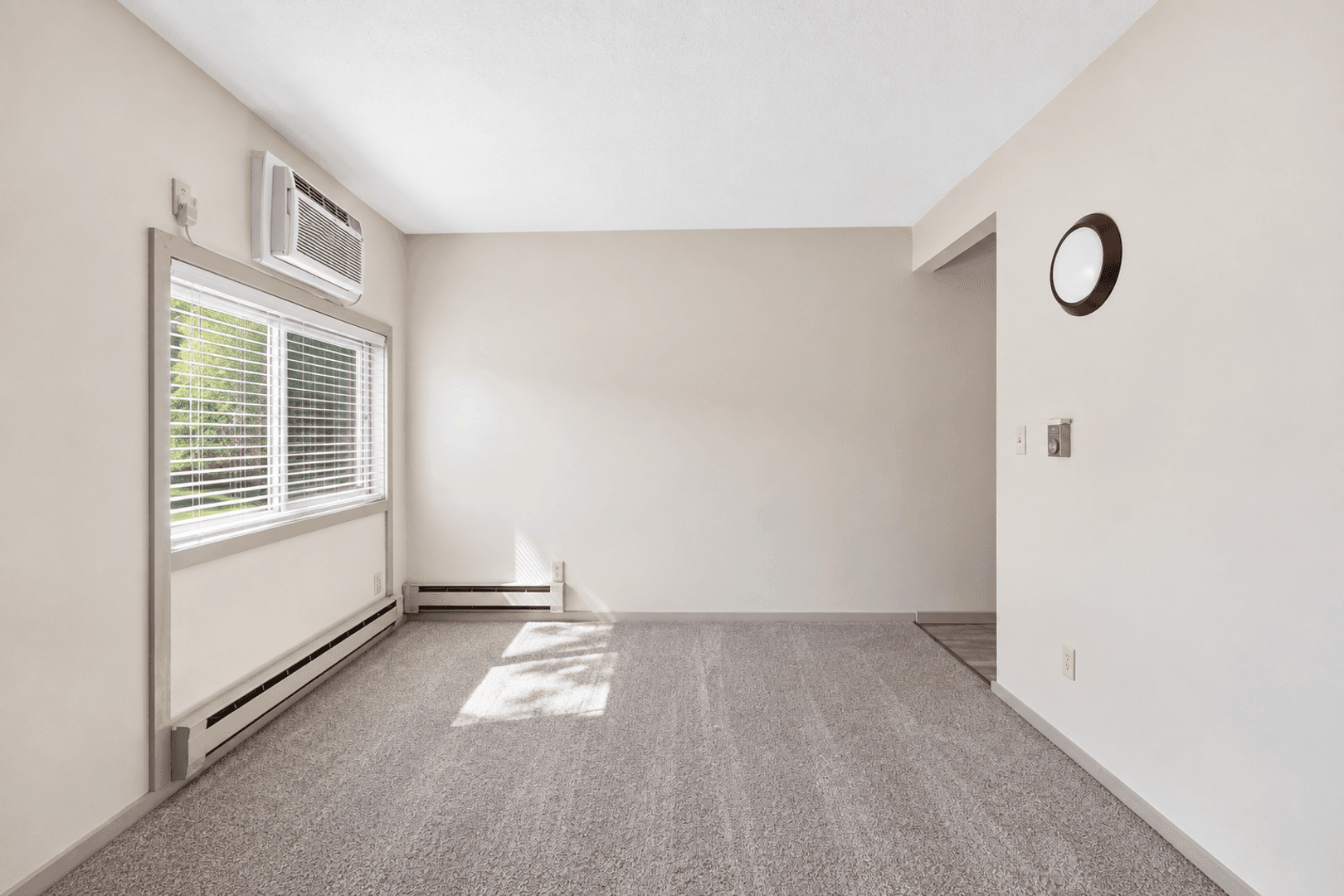 Waterloo Apartment: 1040-1138 Patrick Court