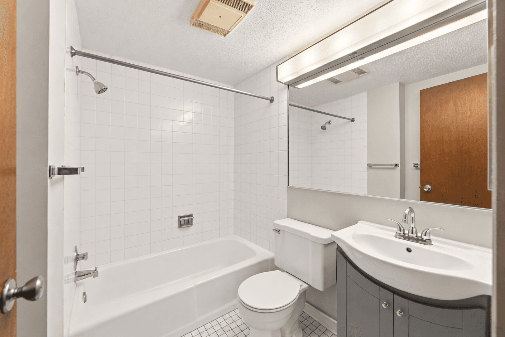Waterloo Apartment: 1040-1138 Patrick Court