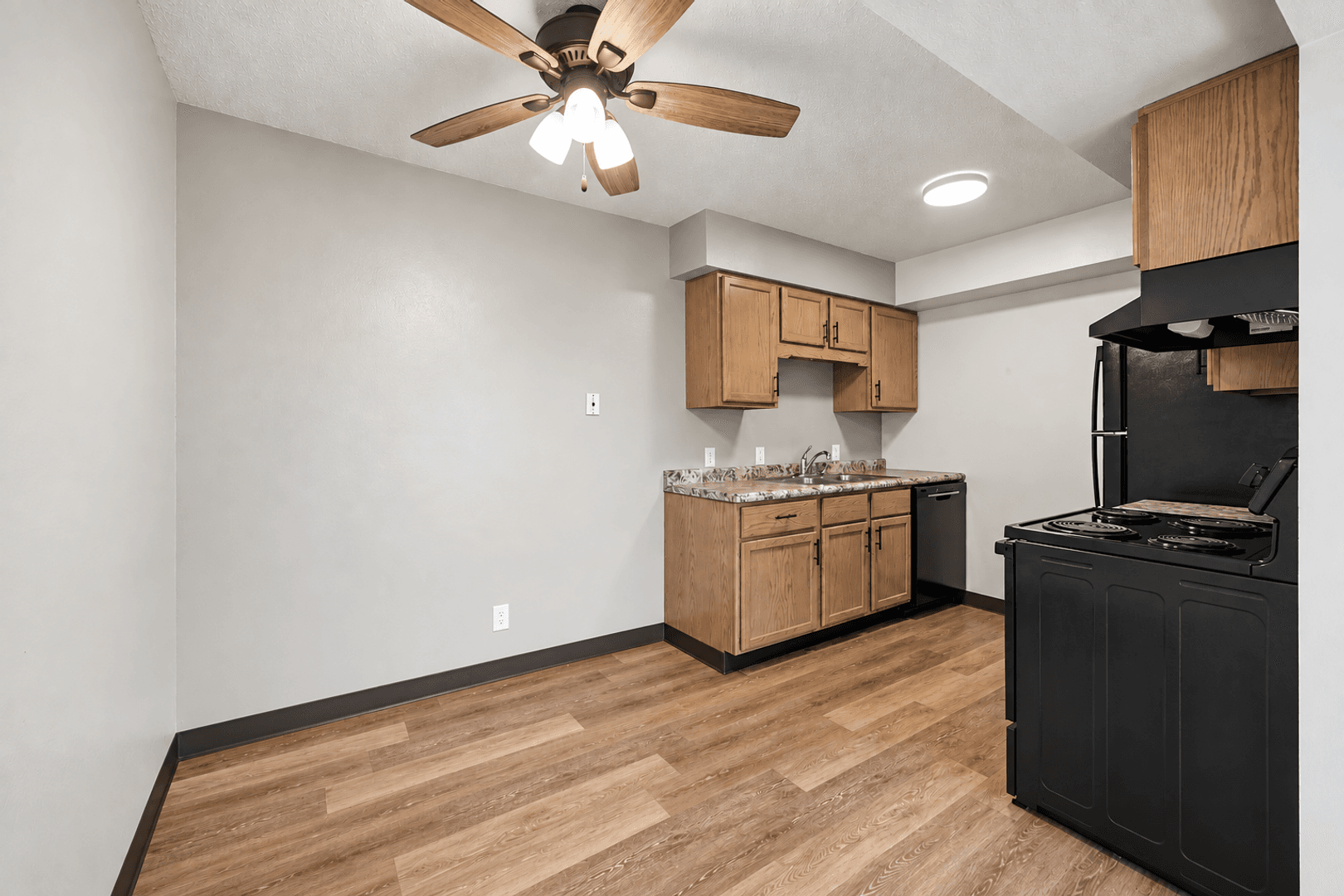 Waterloo Apartment: 425 Colby Rd