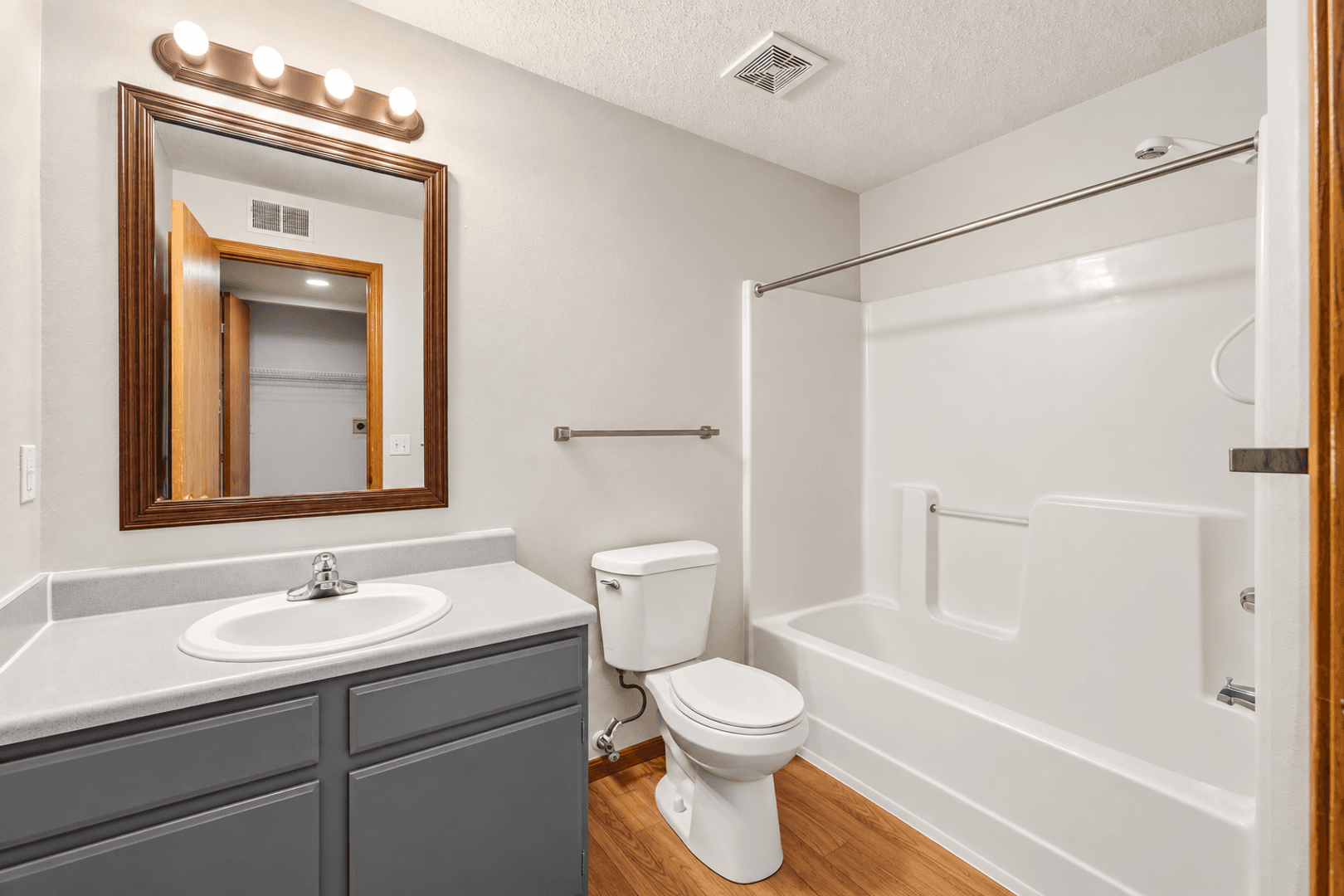 Waterloo Apartment: 3855 Pineview Place