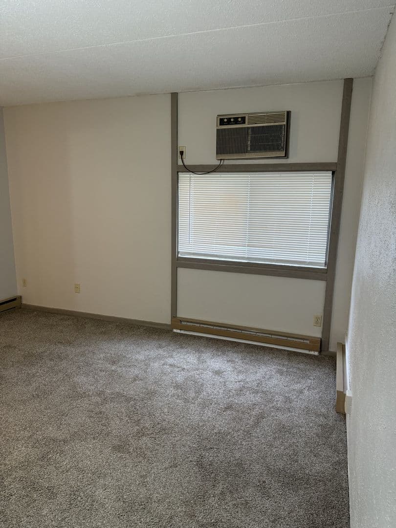Waterloo Apartment: 1040-1138 Patrick Court