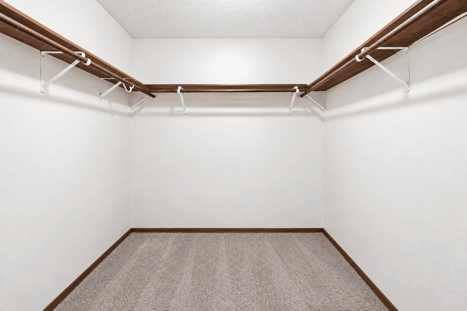 Waterloo Apartment: 1106-1110 Kent Circle