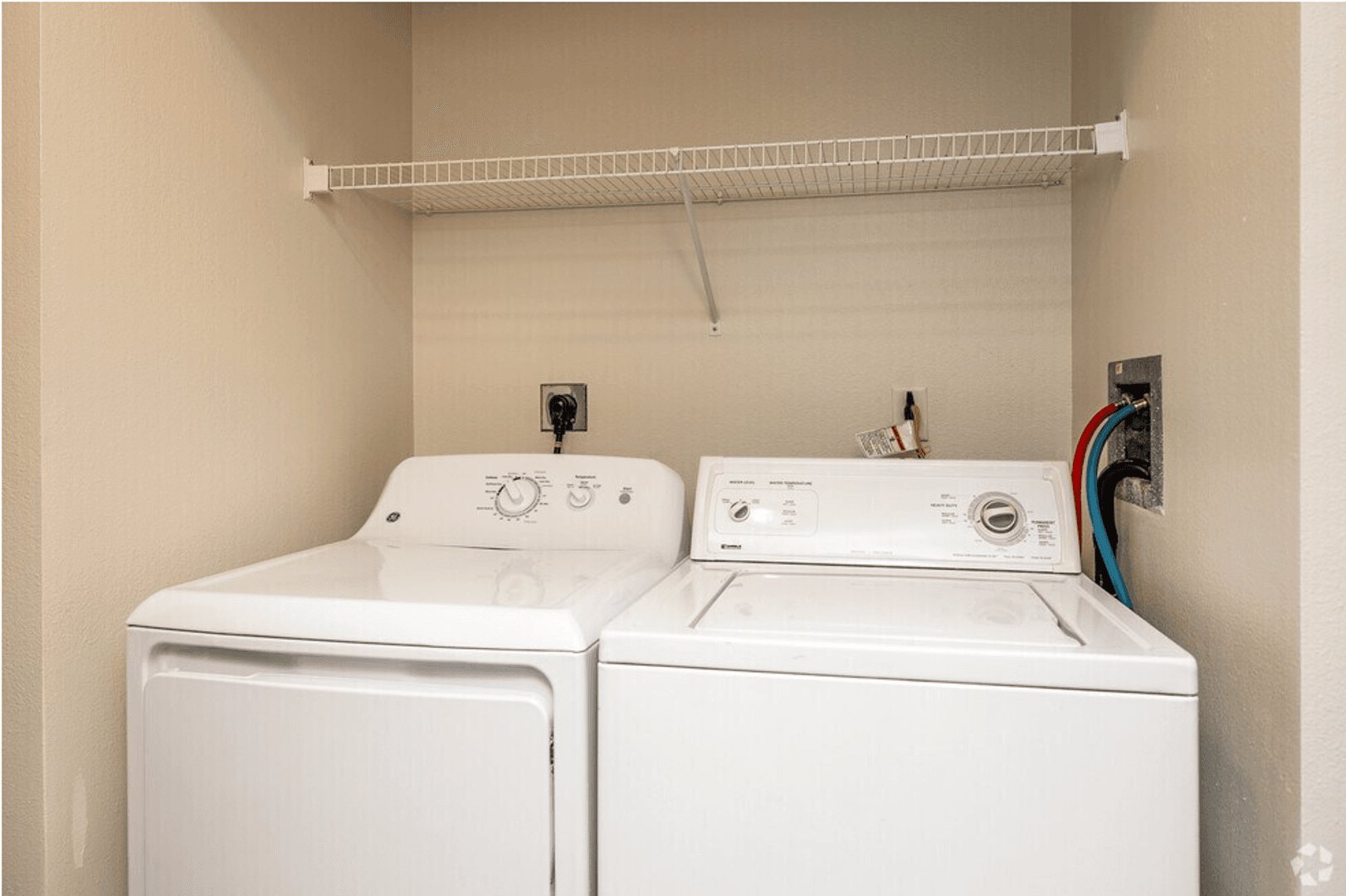 Waterloo Apartment: 3855 Pineview Place