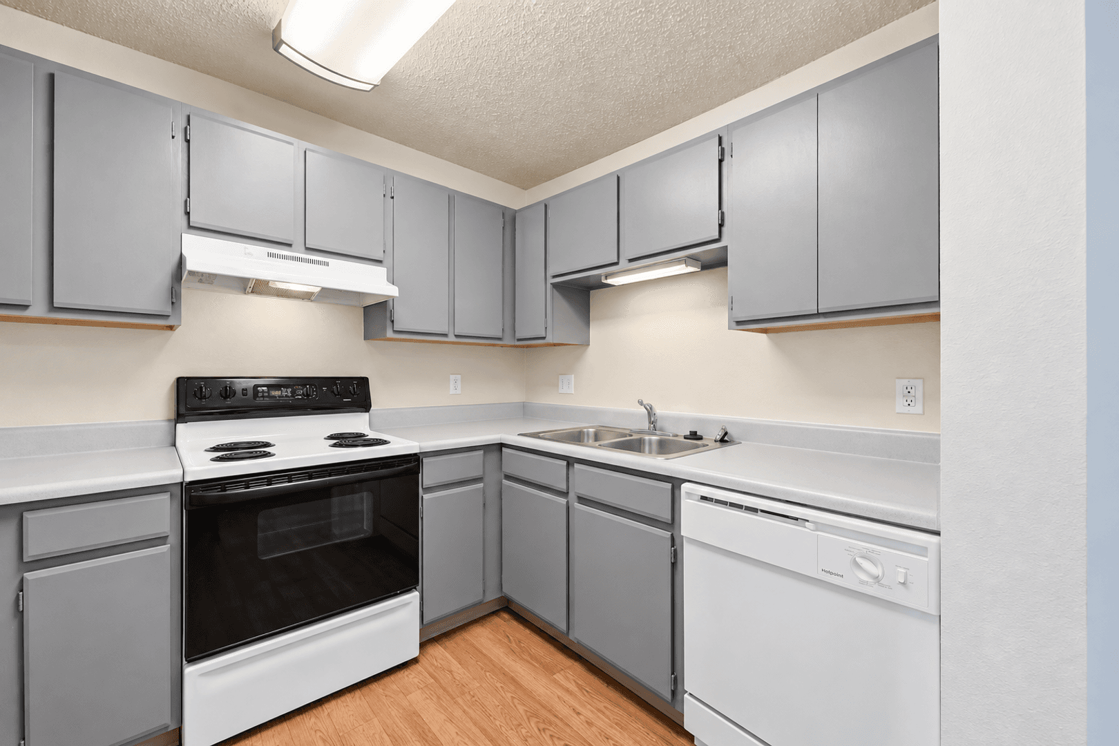 Waterloo Apartment: 3855 Pineview Place