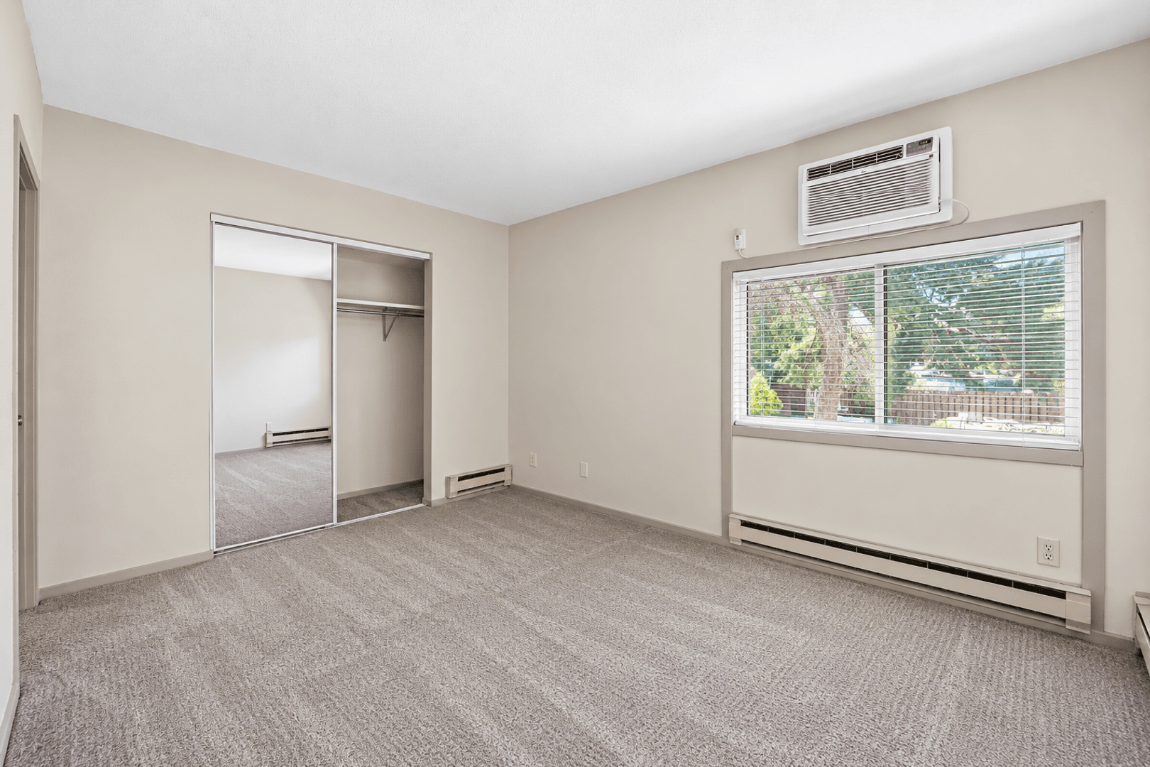 Waterloo Apartment: 1040-1138 Patrick Court