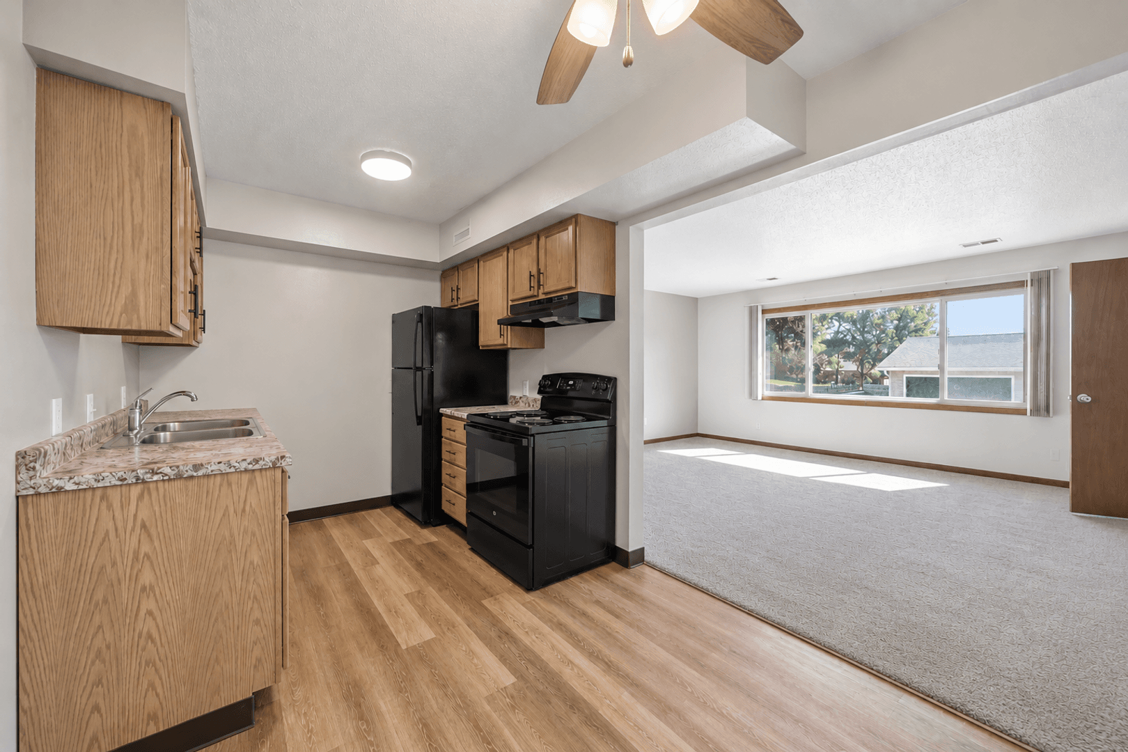 Waterloo Apartment: 425 Colby Rd