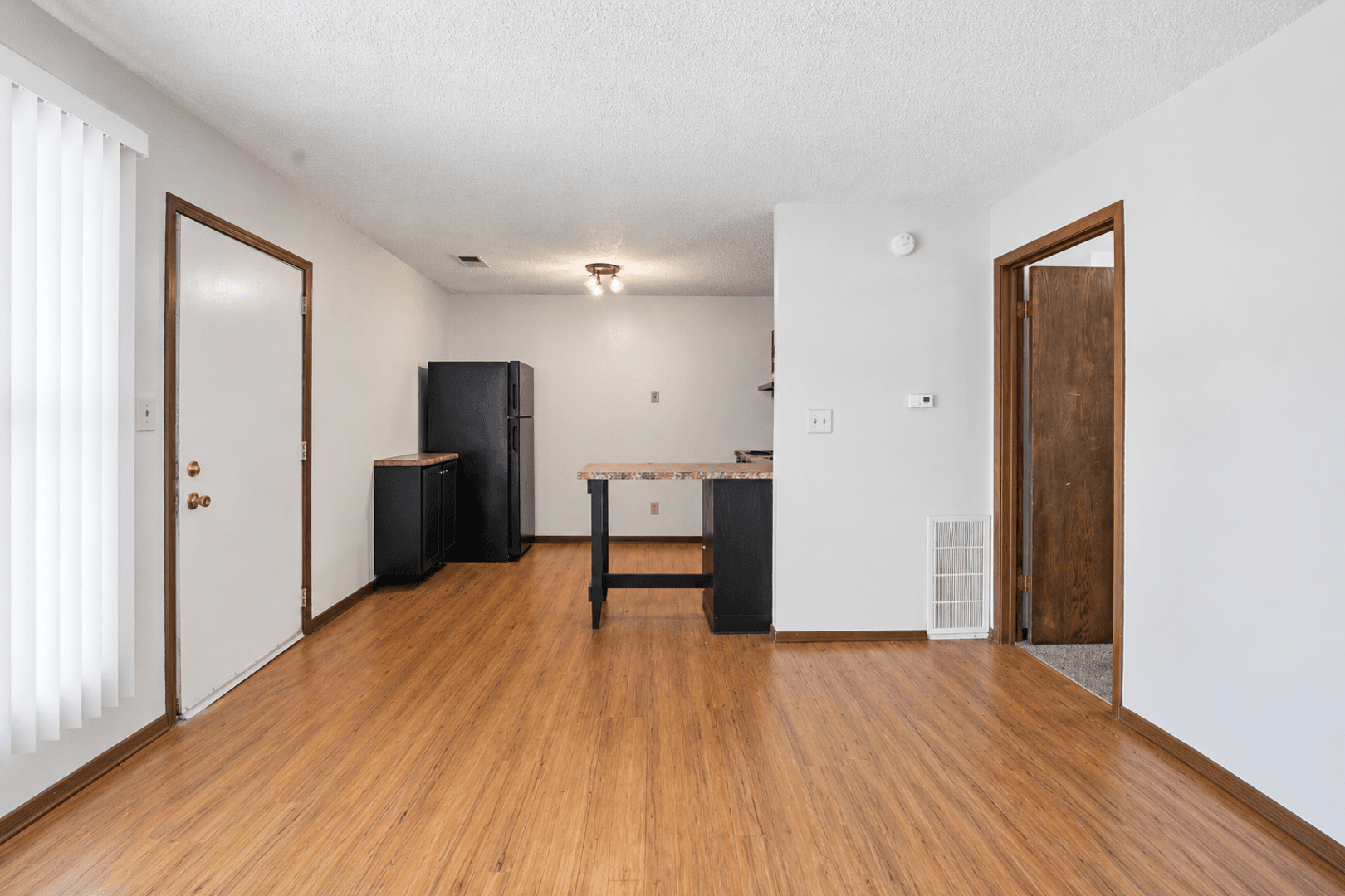 Waterloo Apartment: 1106-1110 Kent Circle