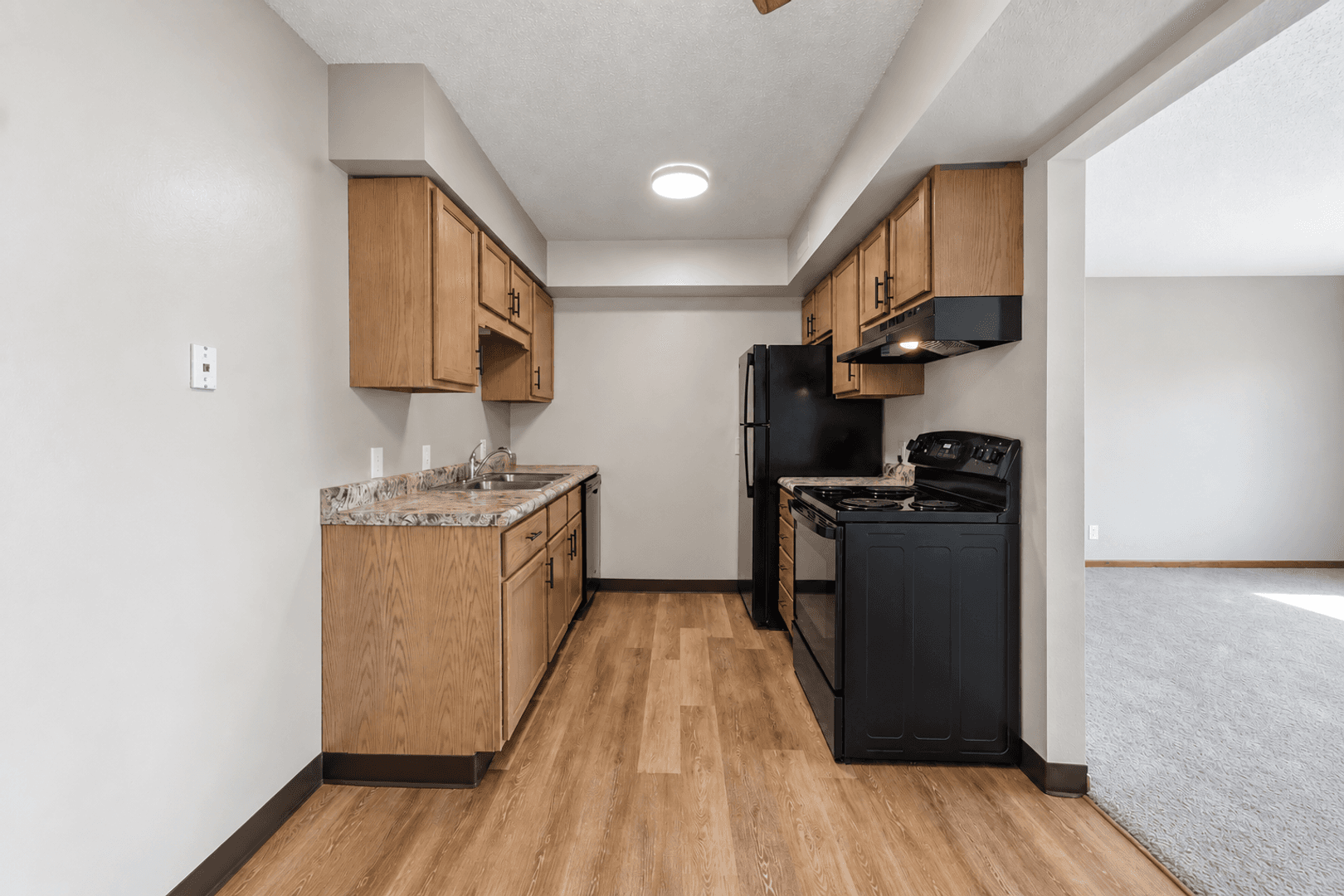 Waterloo Apartment: 425 Colby Rd