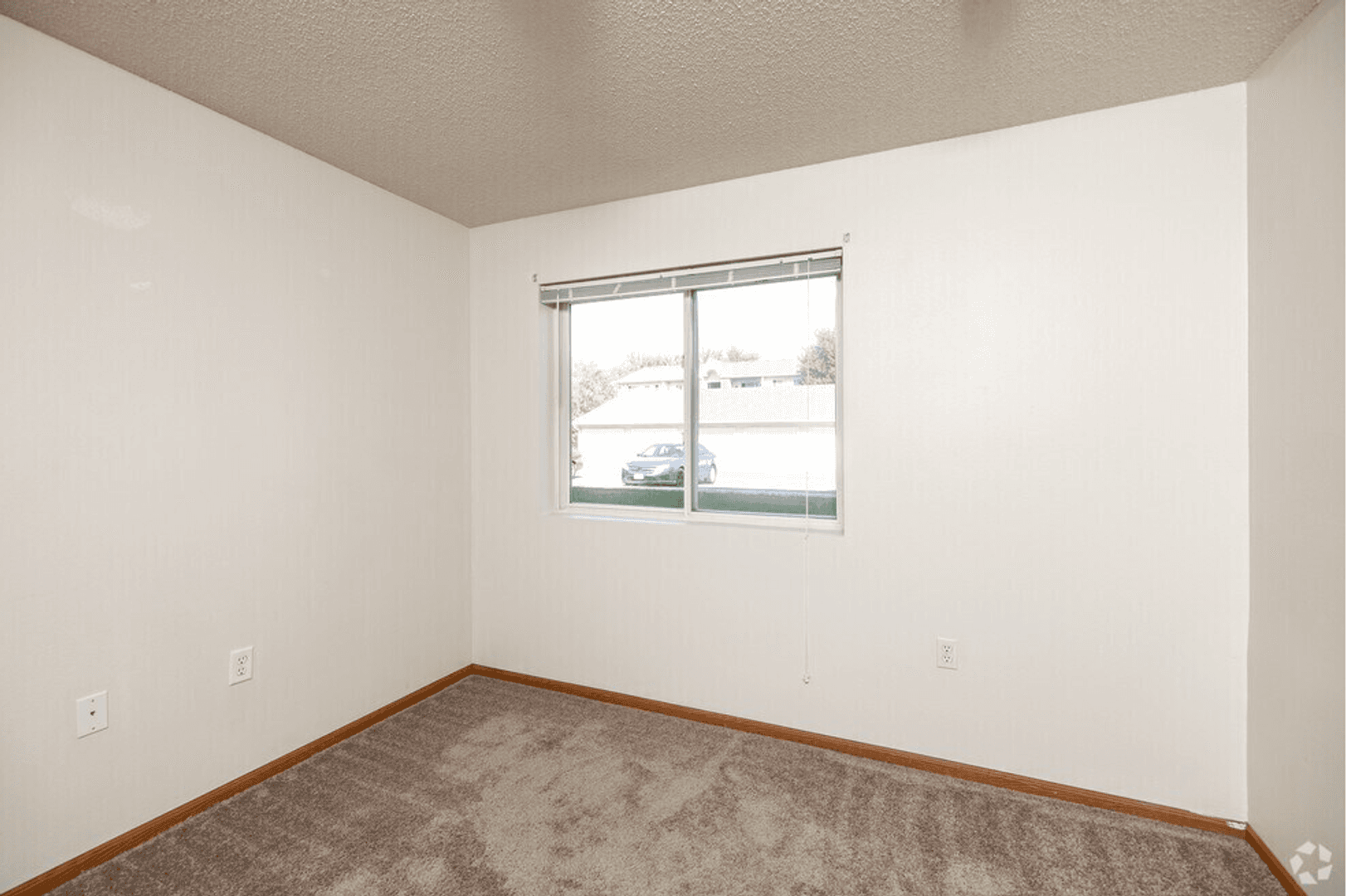 Waterloo Apartment: 3855 Pineview Place