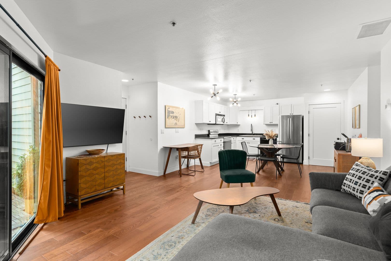 Portland Condo: 730 NW Naito Pkwy Apt E7