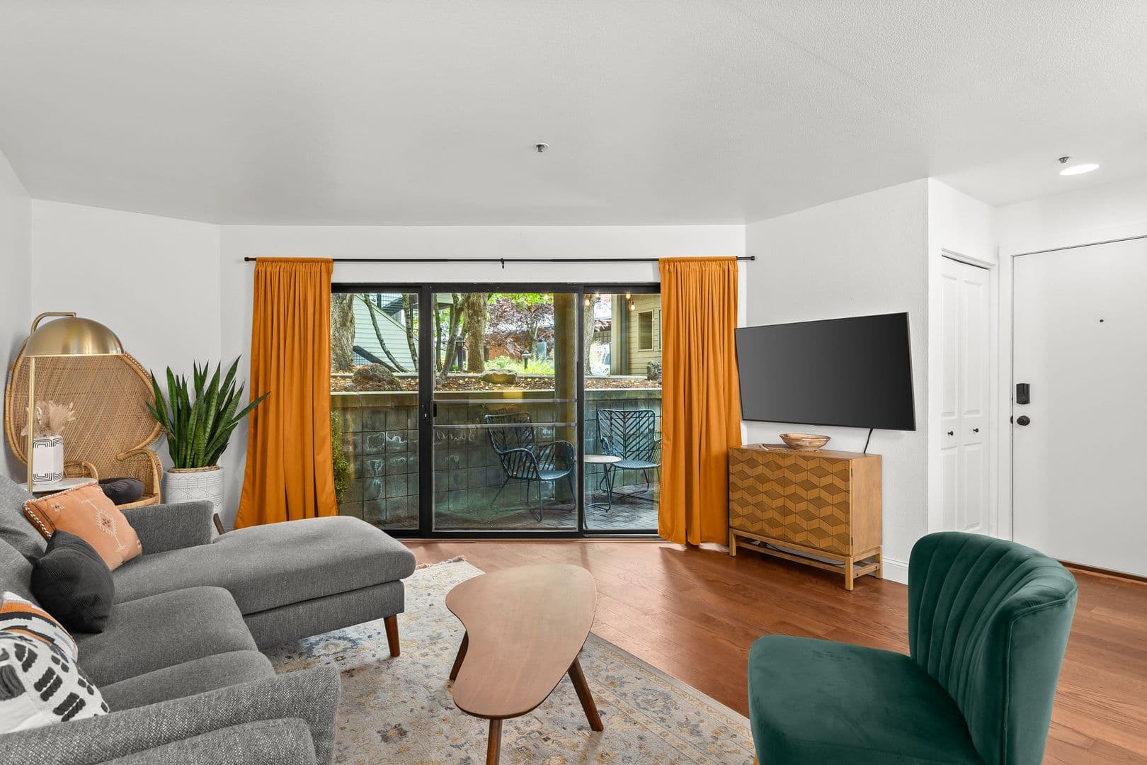 Portland Condo: 730 NW Naito Pkwy Apt E7