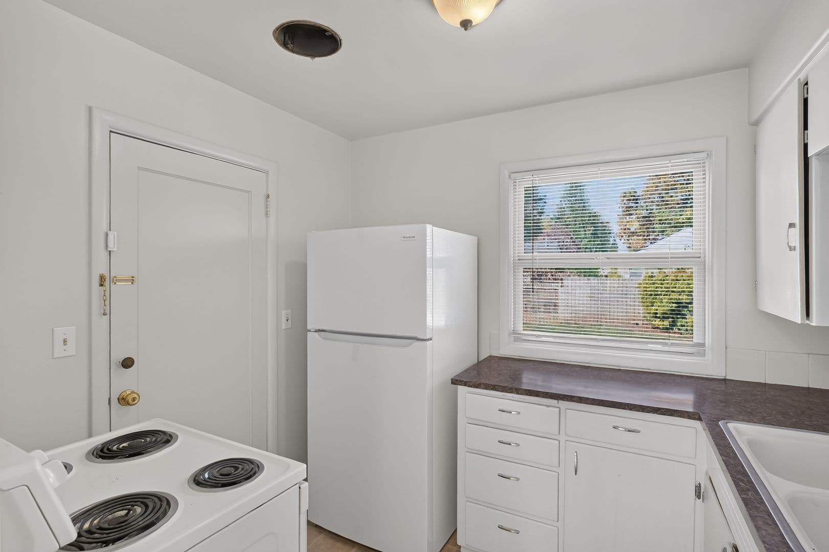 Gresham Condo: 655 NE 4th St