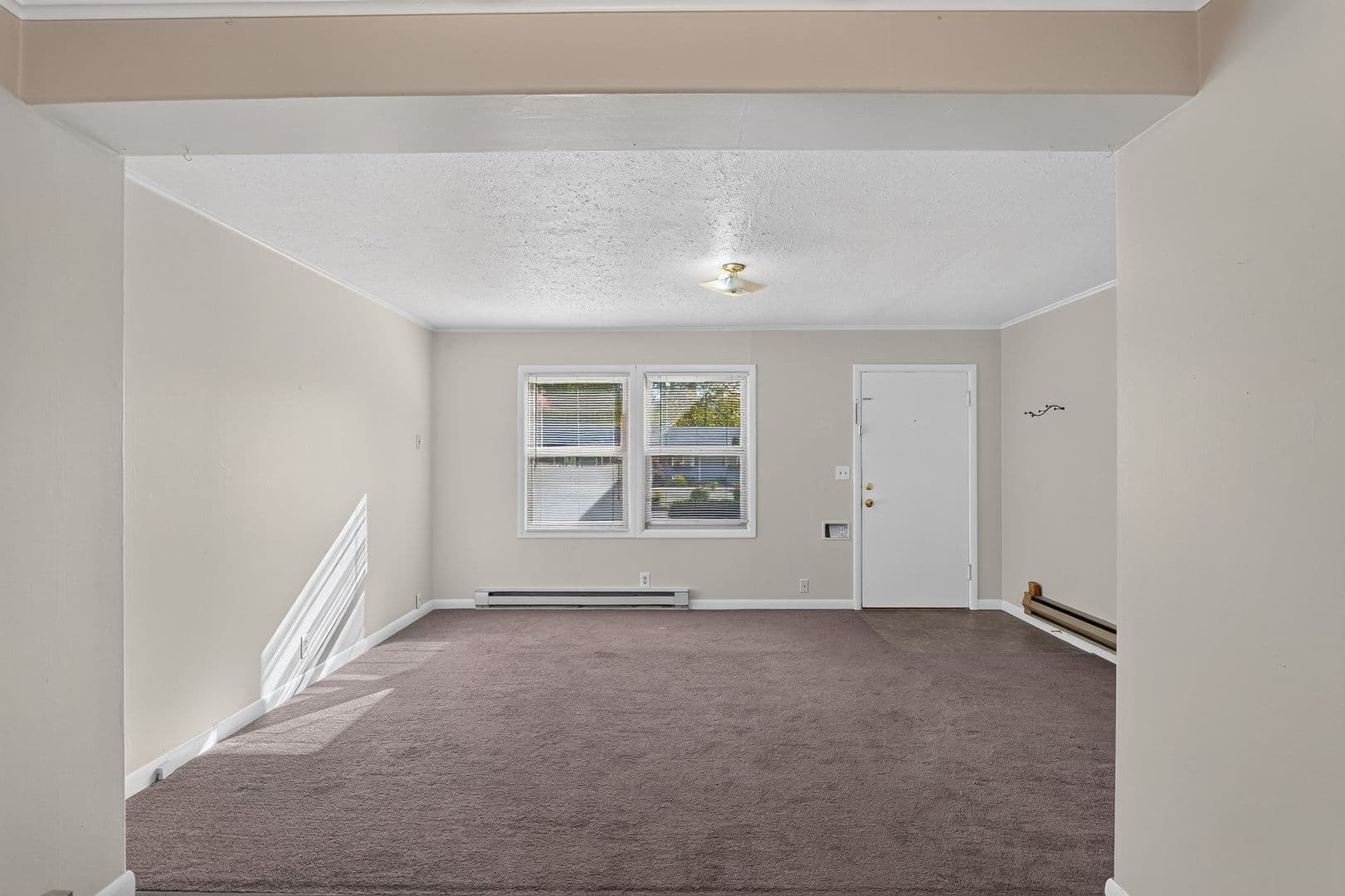 Gresham Condo: 653 NE 4th St