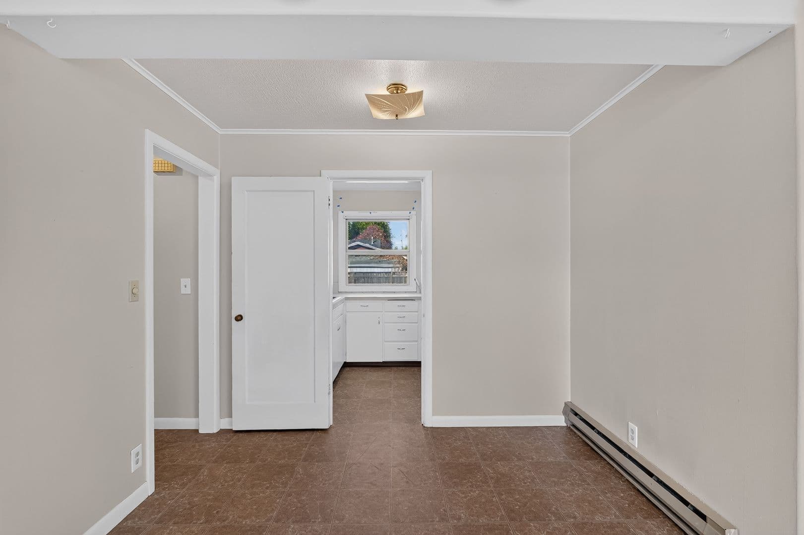 Gresham Condo: 653 NE 4th St