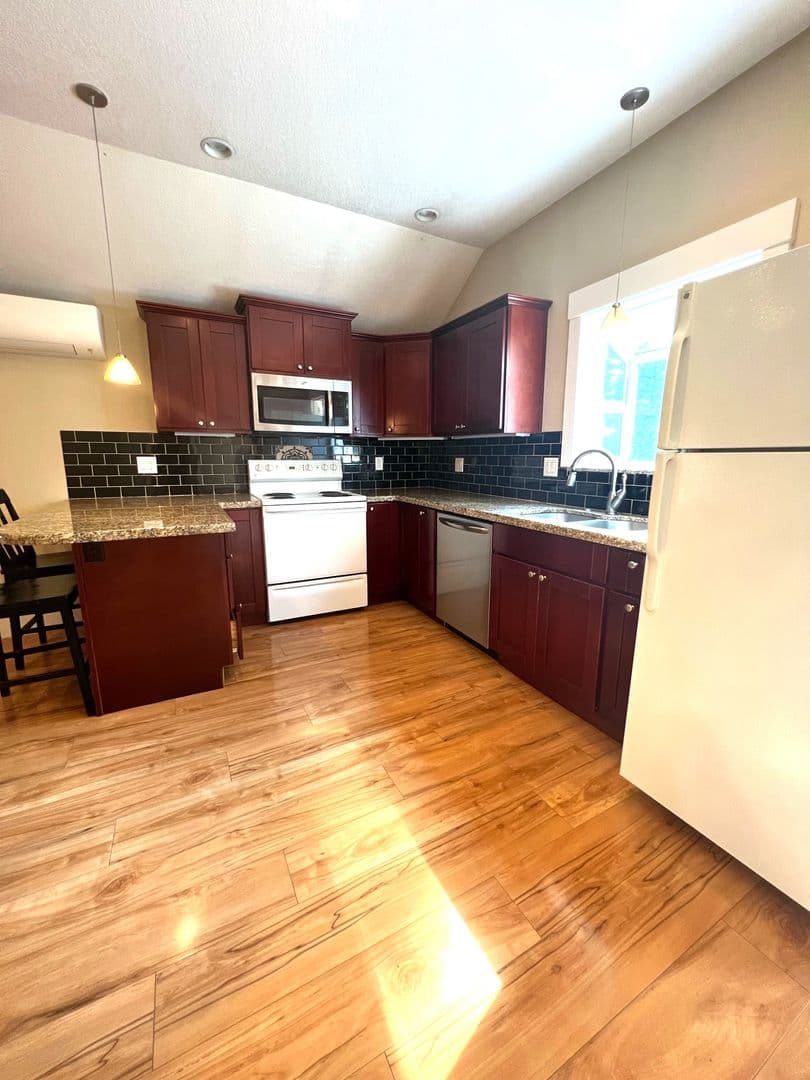 Milwaukie House: 18605 SE Wilmot St